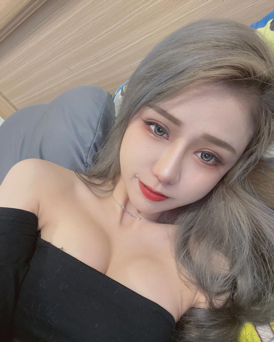 Lovely big sister PeggyLiu devil line is fascinating and wants to sell the soul beauty more so that the man is delighted.-第1章-图片8