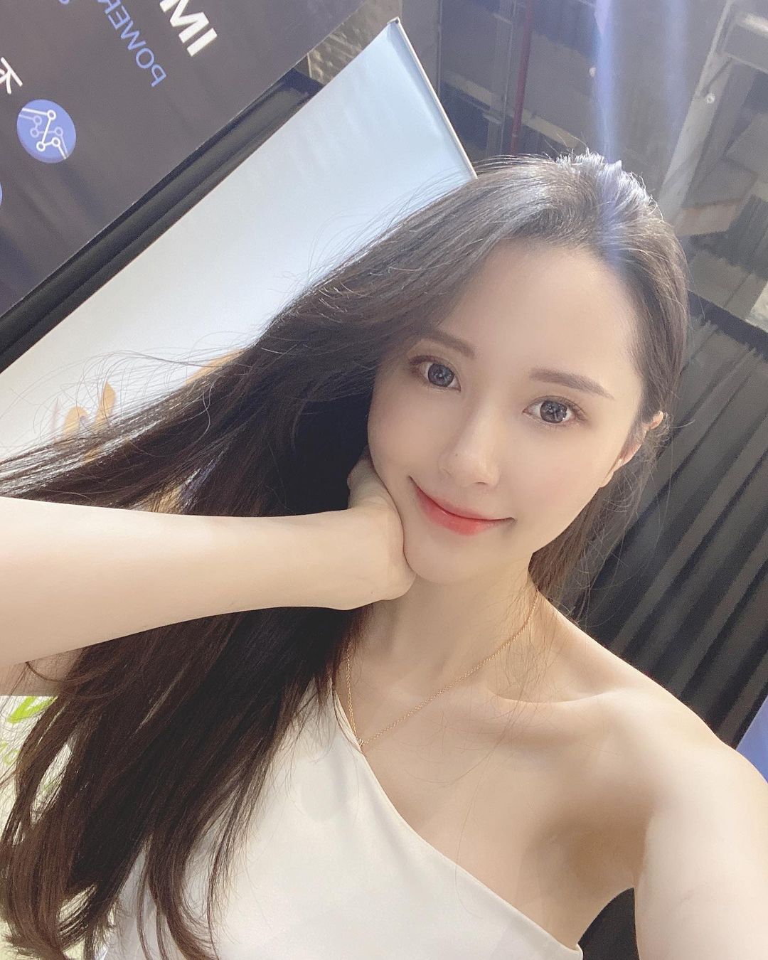 La hermosa y encantadora Vanessa es muy bonita para el conductor.-第1章-图片7