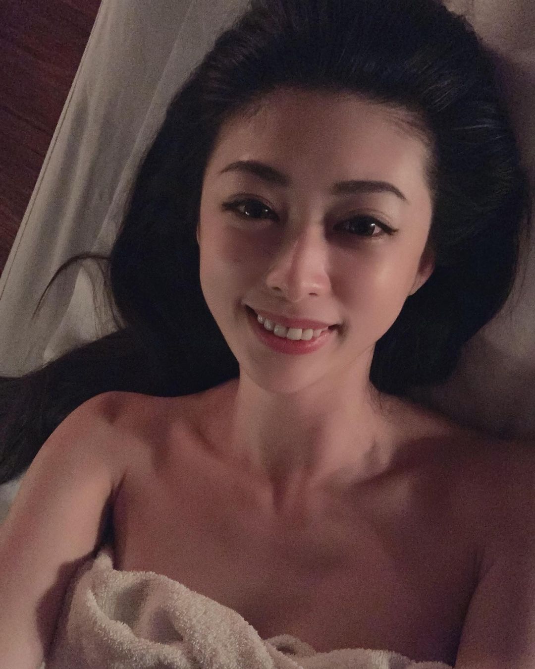 La modelo de la diosa de las piernas largas Tsai Yin atrae a los cisnes a difundir fuego de pasión caliente-第1章-图片5