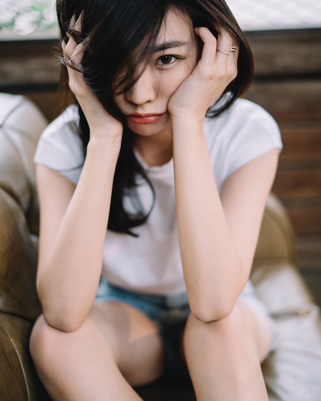 鄰家系美女模特古古 魅力電眼笑容超迷人白嫩纖長美腿更是可遇不可求-第1章-图片2