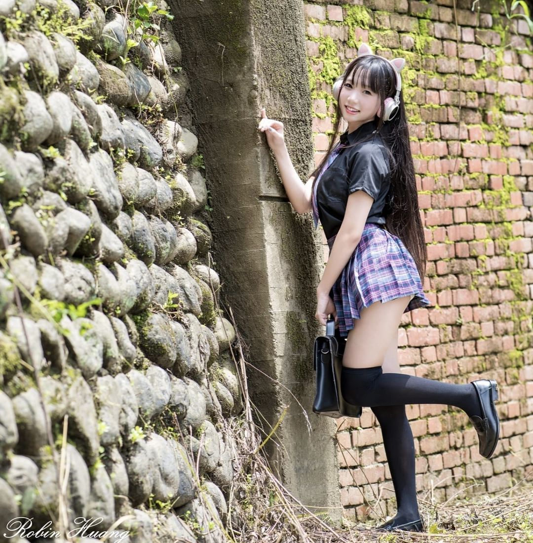 大眼水靈COSPLAY正妹采采兒 白皙巨乳快撐爆比基尼雪白美胸若隱若現跟美腿一樣撩人-第1章-图片7