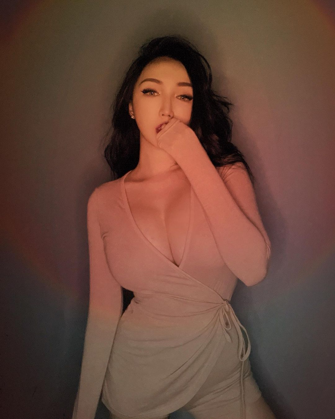 Devil's S-Class Body Beauty Witch Syuan Temptation S Curve Has Cross-Dimensional Body Forward Pulling Up Largest Legs Really Into the Sky-第1章-图片5