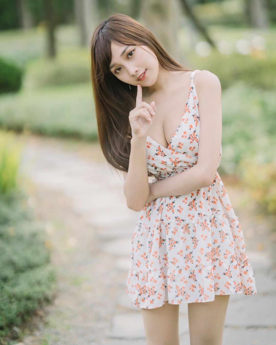 氣質美艷女神雪 最愛散發魅力電波性感臉蛋讓乘客看暈了-第1章-图片5
