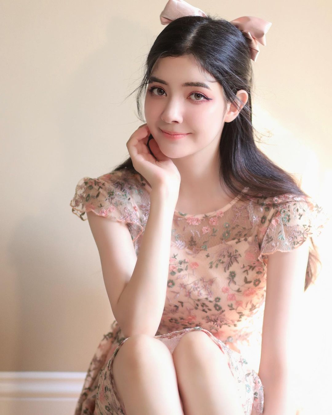 Las piernas de la hermosa chica son demasiado fuertes para ser atractivas.-第1章-图片1