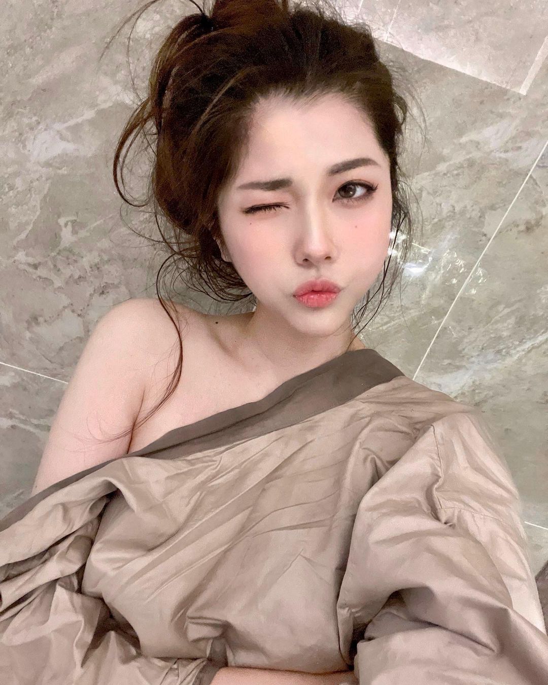 大眼氣質美眉沐沐 雄偉風光讓人一看到就馬上興奮心機自拍角度讓人心癢央-第1章-图片9
