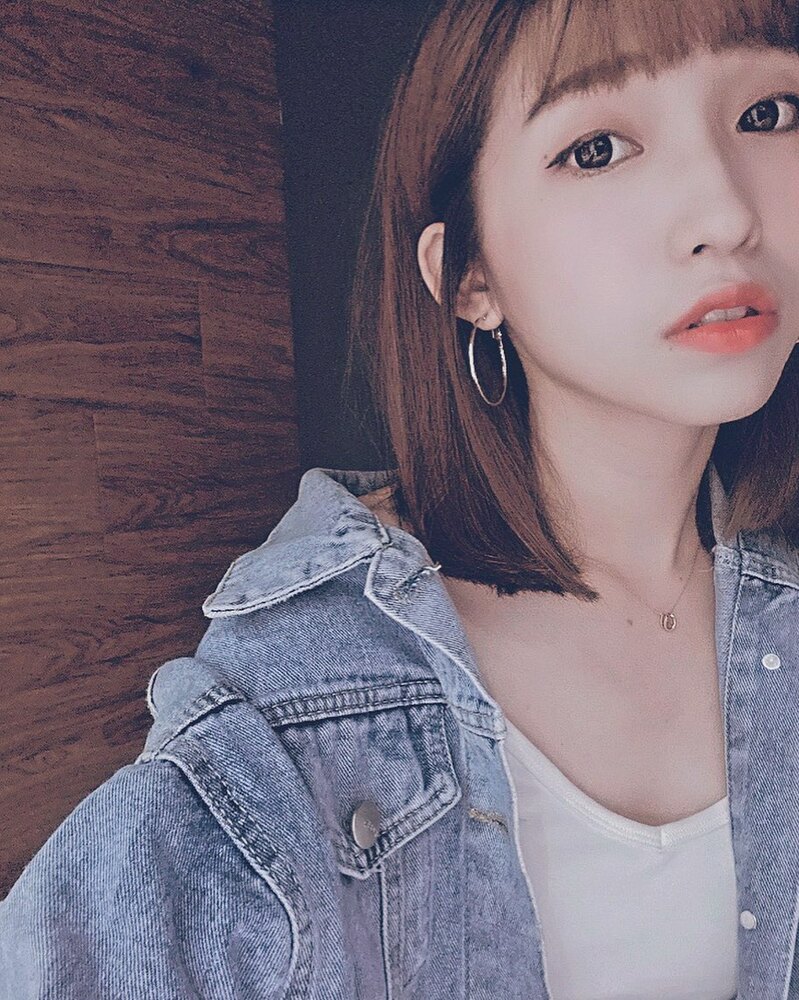 Beautiful short-haired sister 