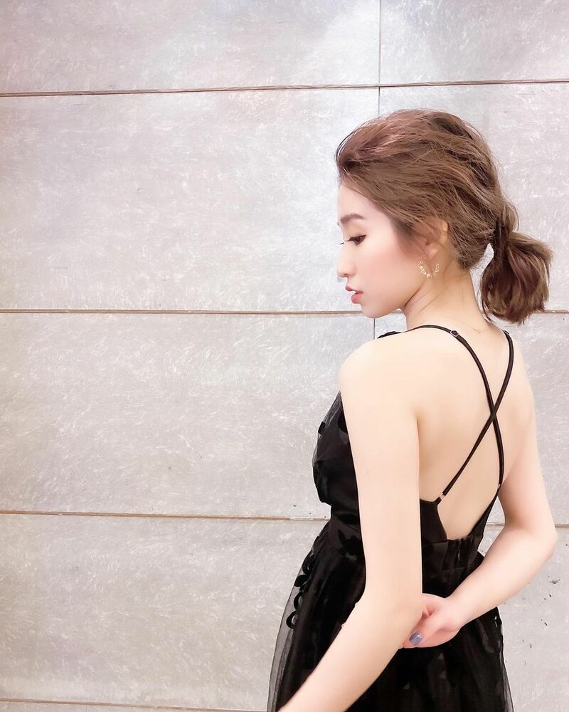 Beautiful short-haired sister 