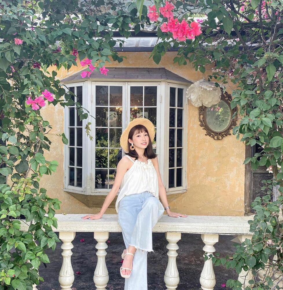 Beautiful short-haired sister 
