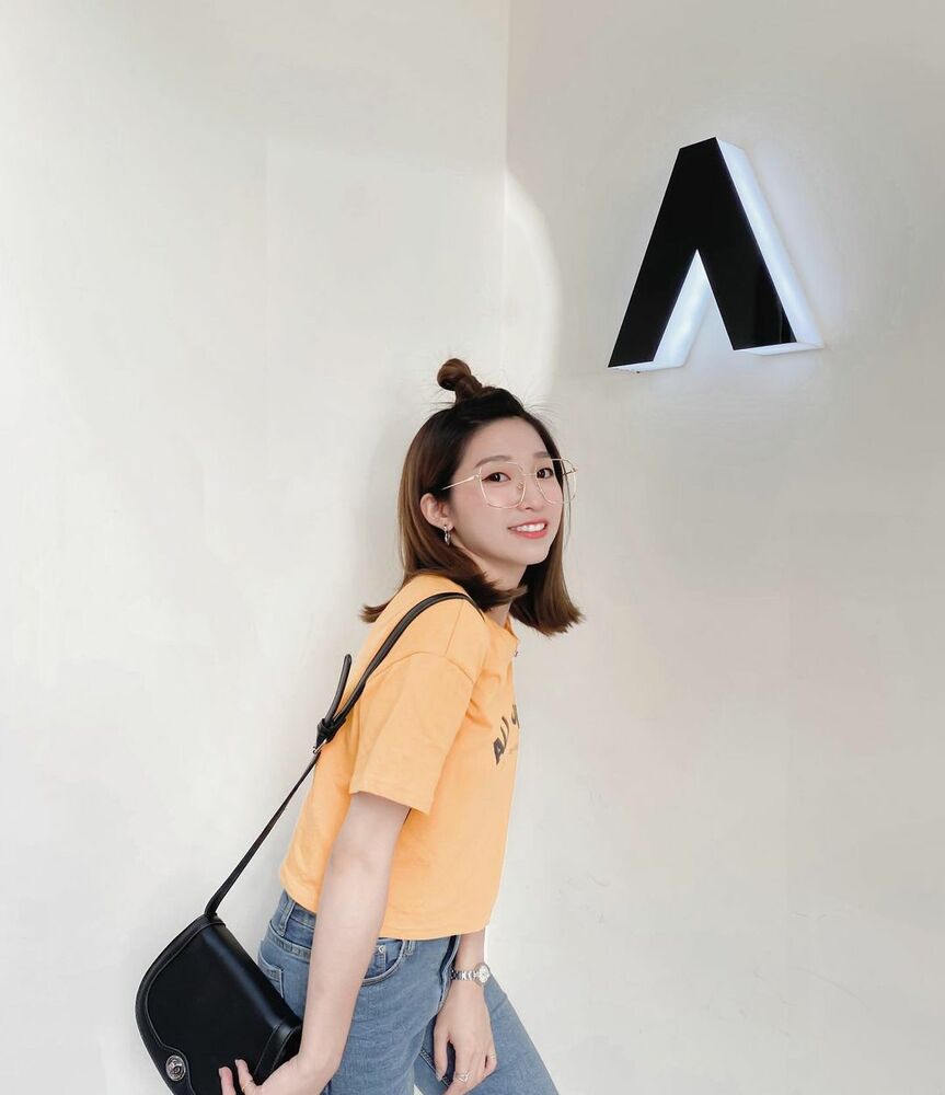Beautiful short-haired sister 