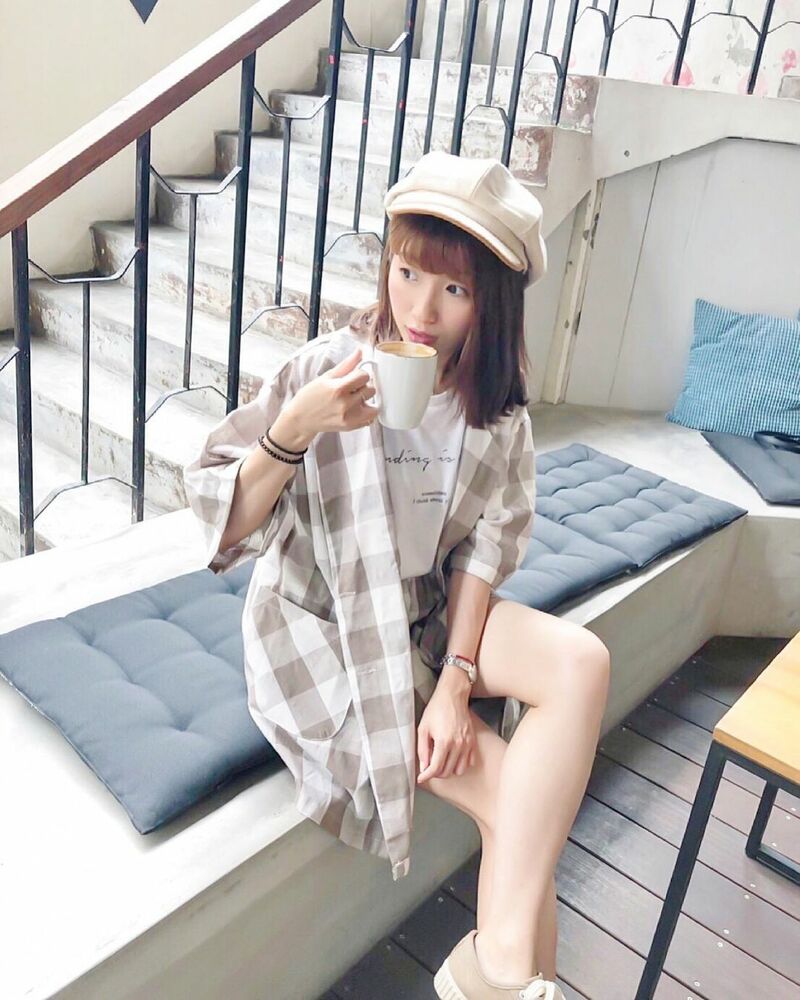 Beautiful short-haired sister 