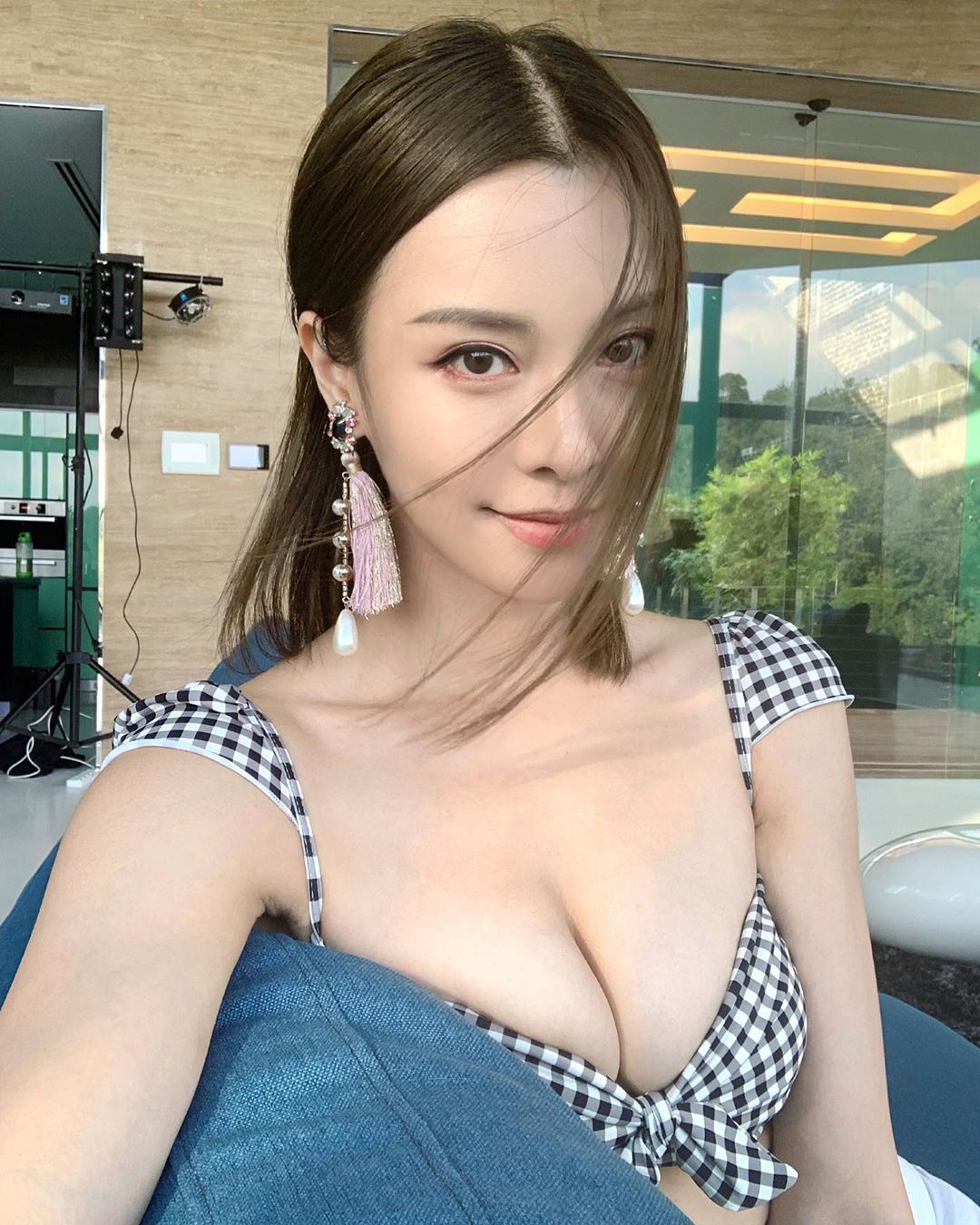 爆乳鋼琴家」小丁褲卡渾圓蜜桃　中空泳裝展現渾圓南半球！-第1章-图片5
