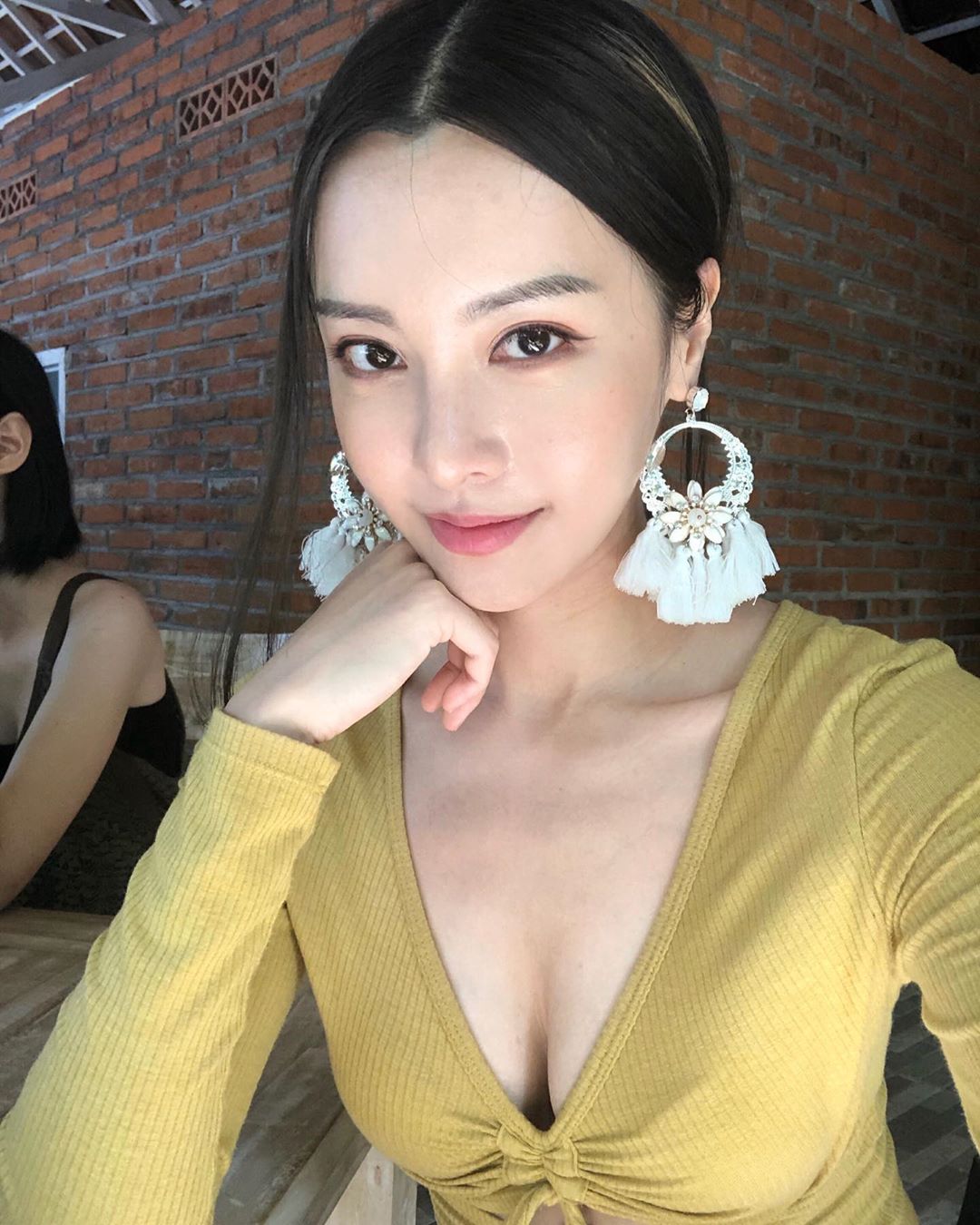 爆乳鋼琴家」小丁褲卡渾圓蜜桃　中空泳裝展現渾圓南半球！-第1章-图片9
