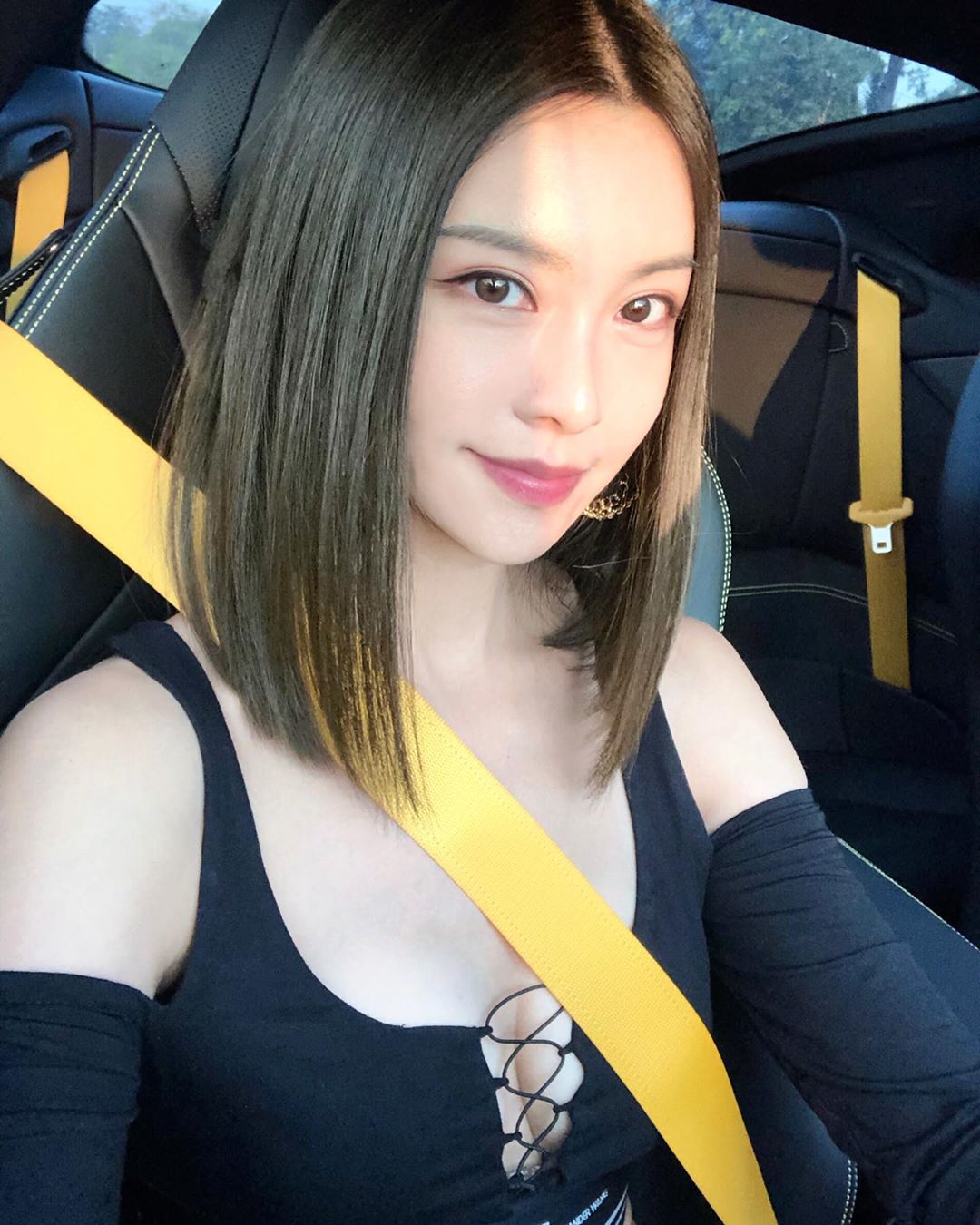 爆乳鋼琴家」小丁褲卡渾圓蜜桃　中空泳裝展現渾圓南半球！-第1章-图片13