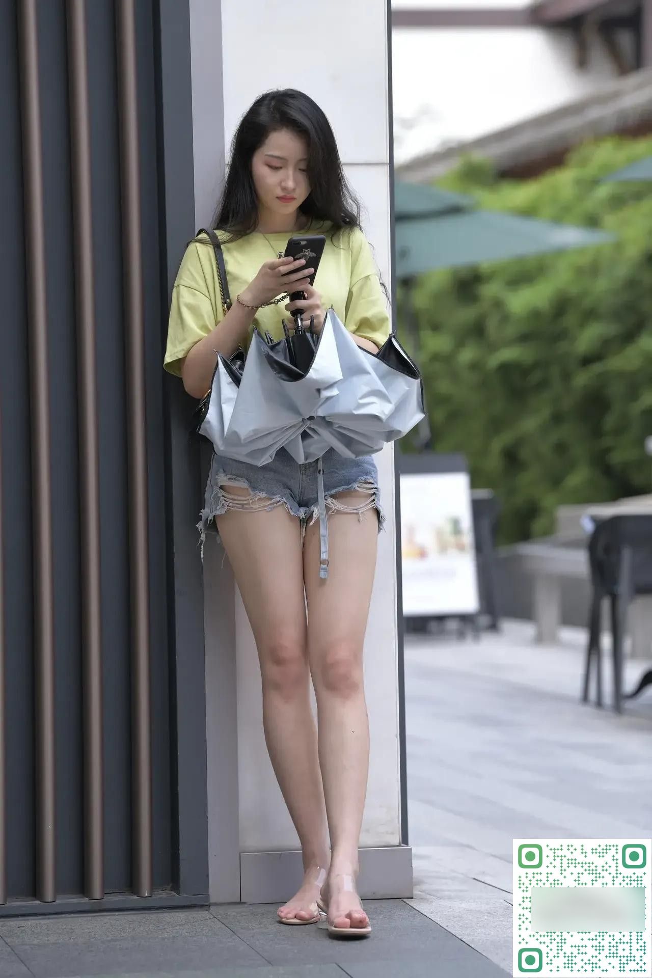 街頭的牛仔熱褲美女~~~~~~~~~~~-第1章-图片2