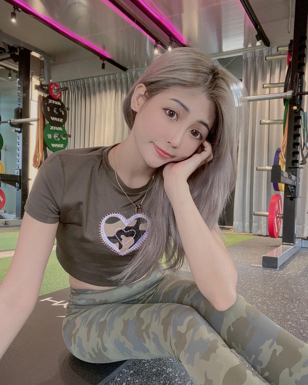 La belleza de color invencible de Li Li, con la cara de su mamífero super fuerte, con un rostro lleno de miradas, es una locura.-第1章-图片2