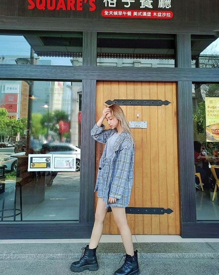 La chica de la tienda de teléfonos