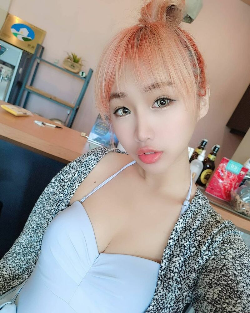 La chica de la tienda de teléfonos