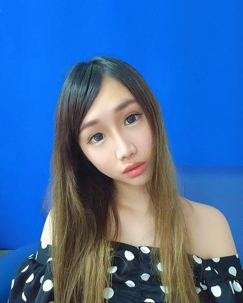 La chica de la tienda de teléfonos