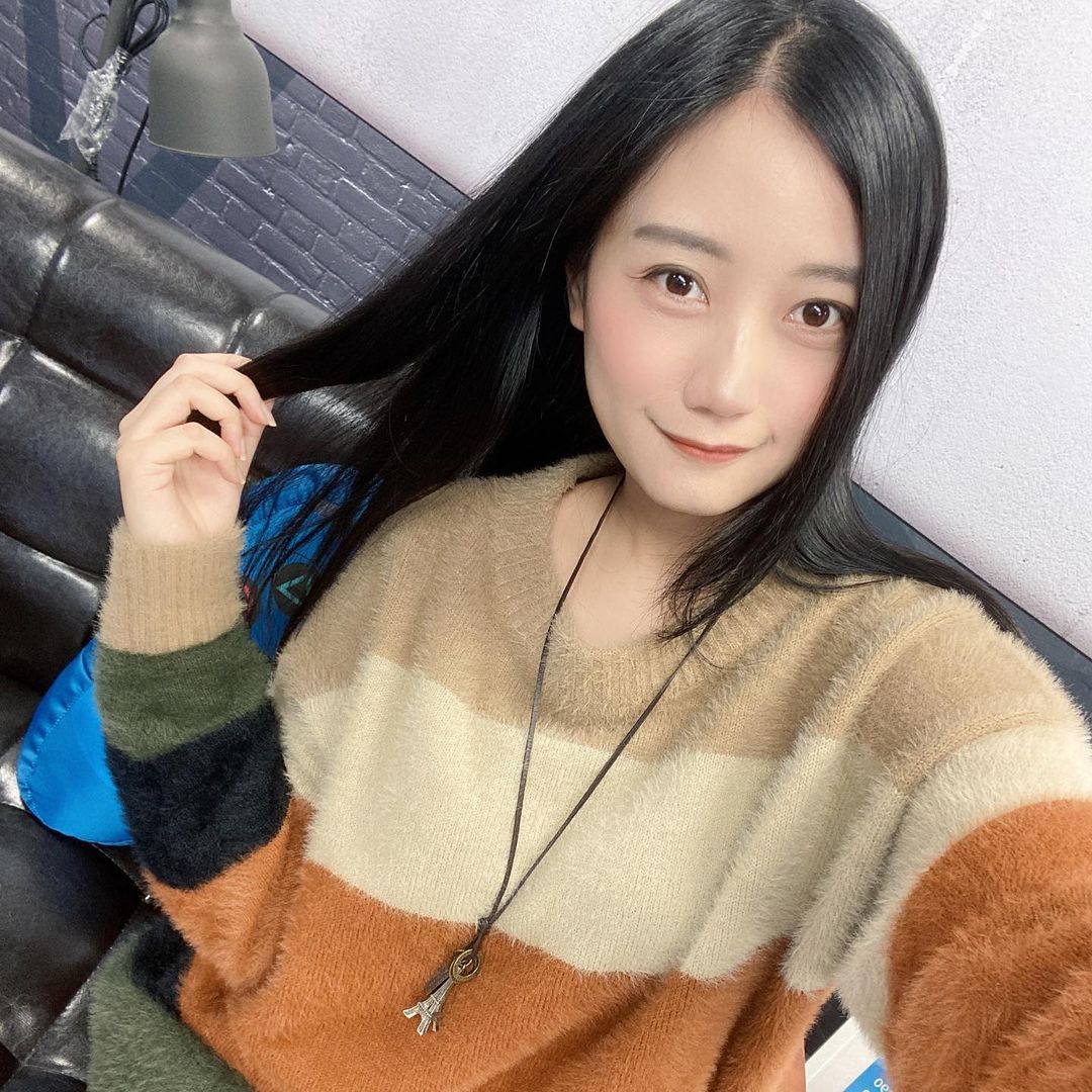 Debajo de la ropa de las hojas de Coserson, escondidas en la nieve, hay dos picos blancos.-第1章-图片5