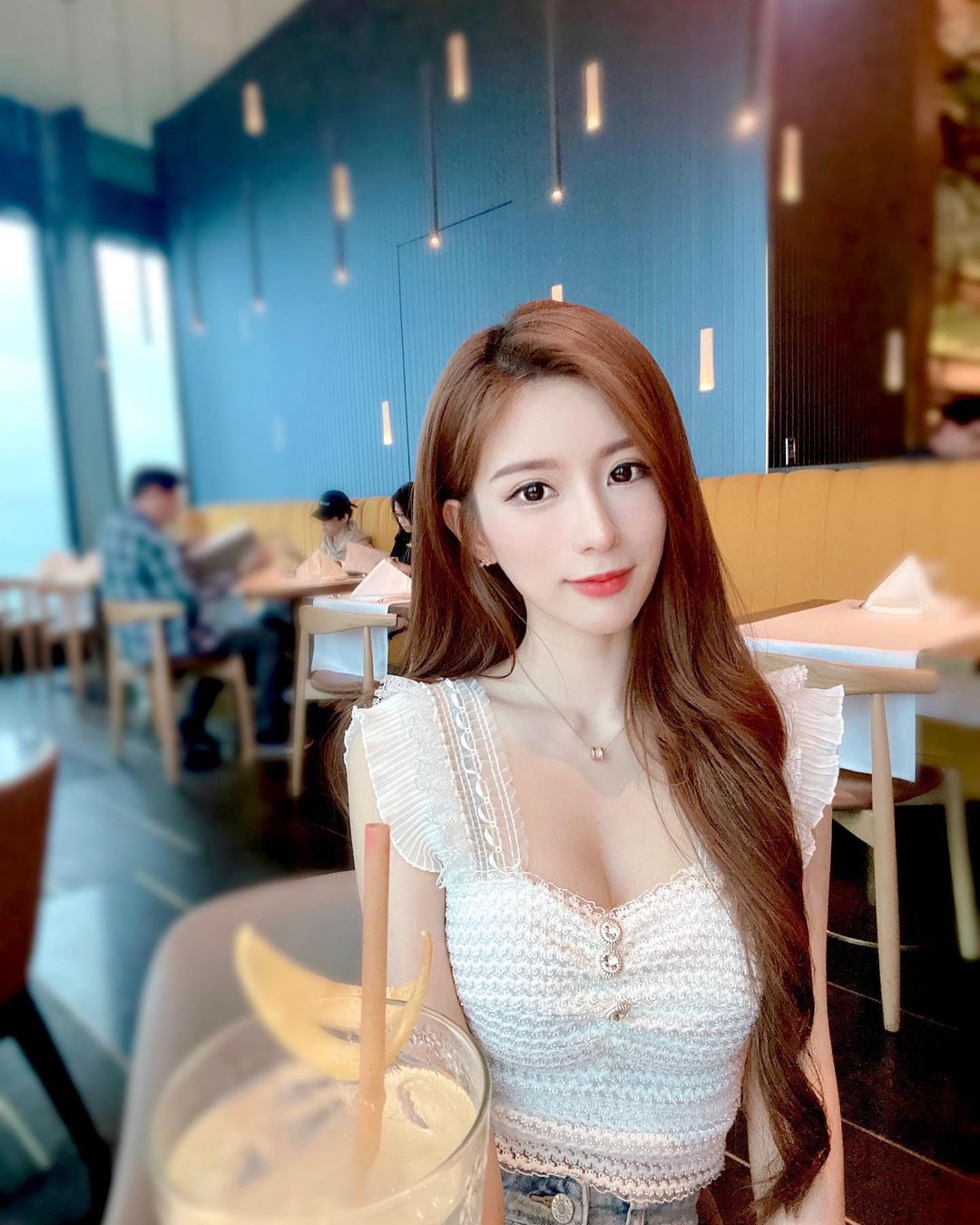 ¡La hermosa hermana de Lili Bikinny está llena de líneas de negocio, ¡enhorabuena a todo el mundo!-第1章-图片1