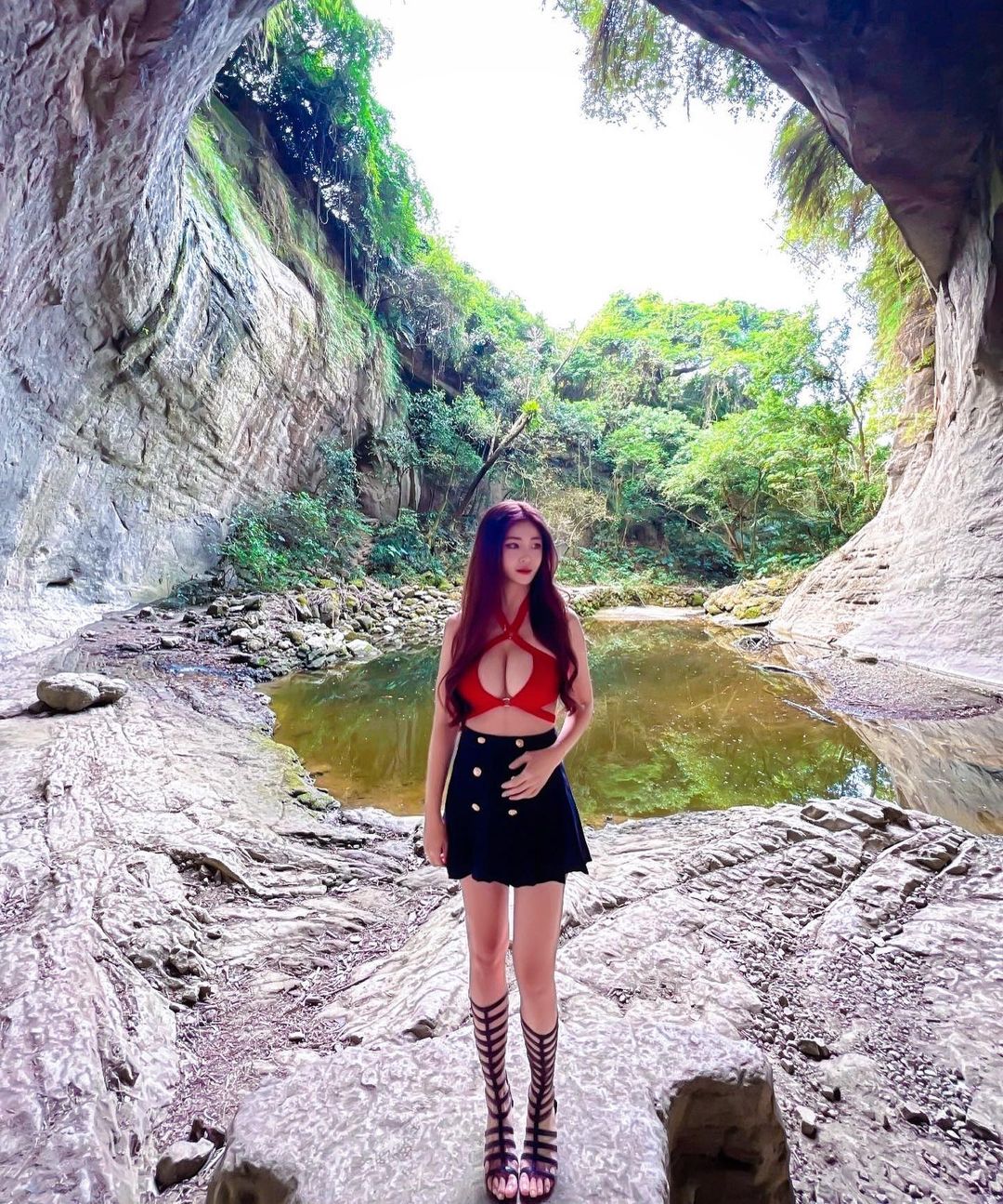 魅香甜心亭夷正面、側面都好大!巨乳超不科學,滿滿乳量塞滿螢幕啦!-第1章-图片4