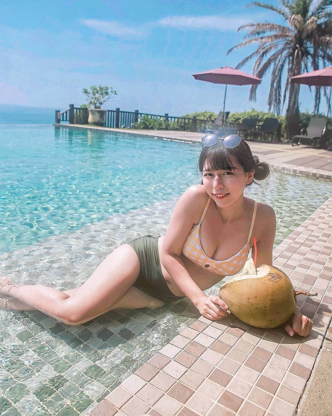 蠻腰比基尼妹「我是軟軟」甜美顏值讓人好心動!比基尼解放白嫩雪乳-第1章-图片2