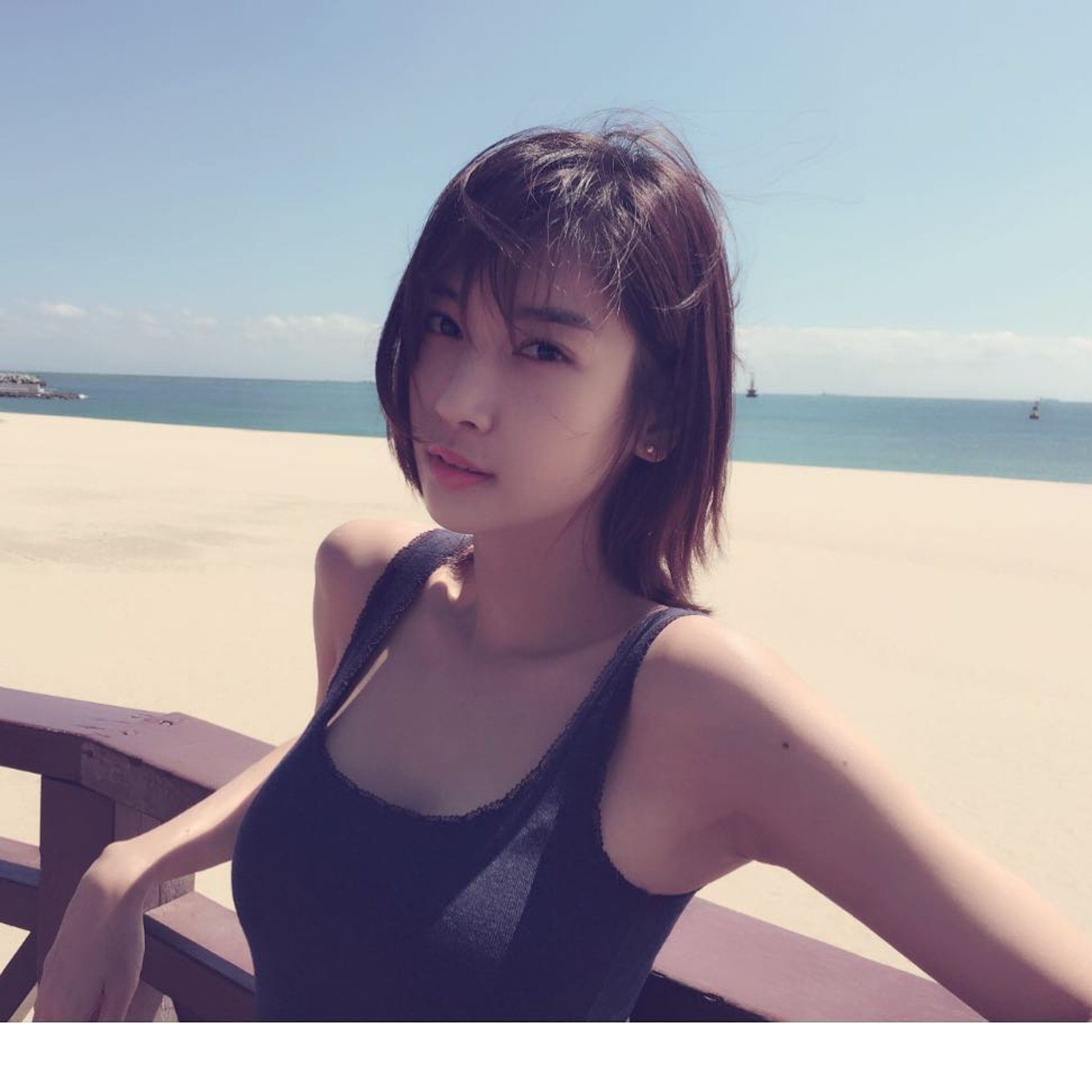 火辣身材的Leezy彈琴給你聽，聽覺與視覺雙饗宴！-第1章-图片30