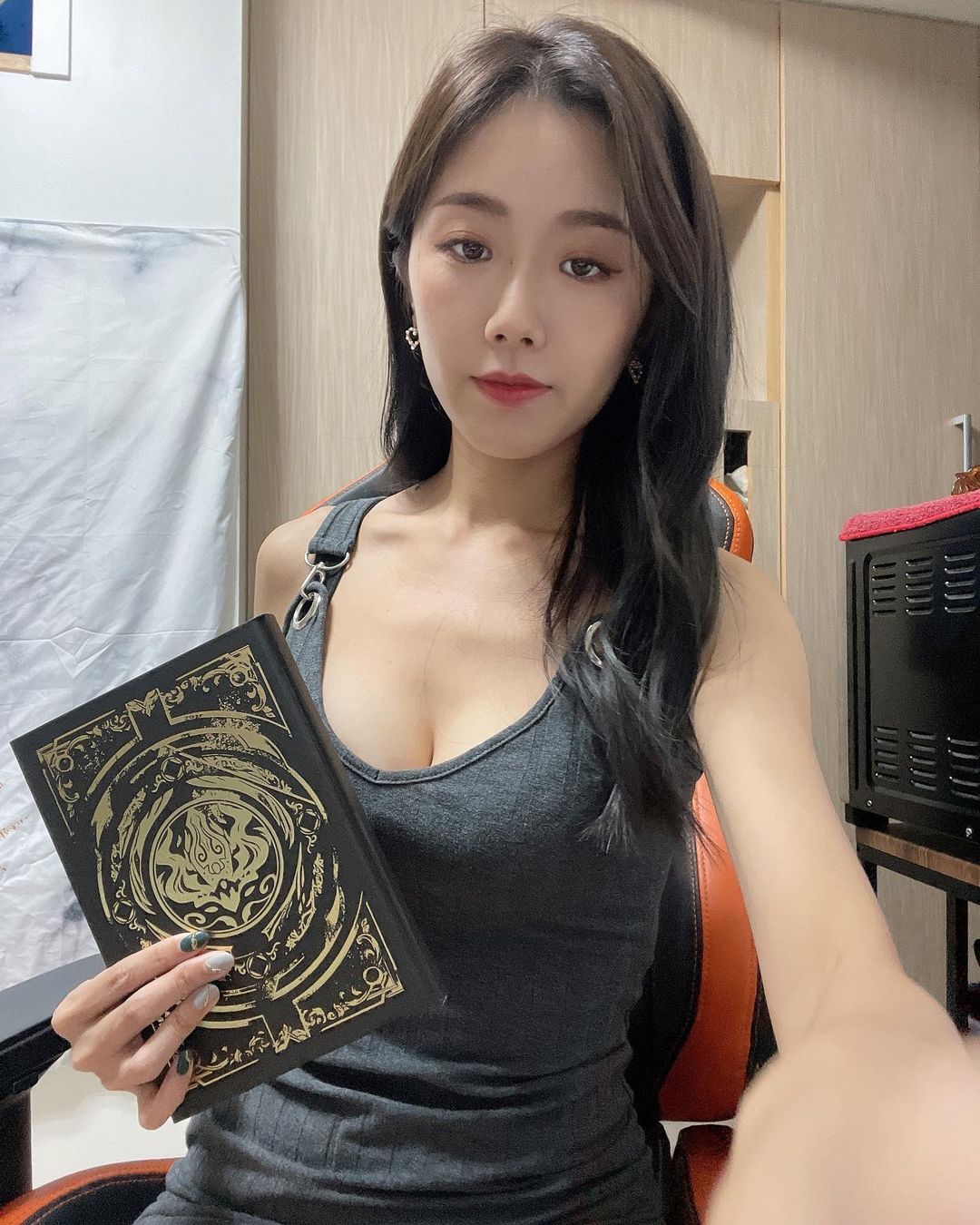 性感正妹曾甜 豐滿上圍好沈重啊!前凸後翹性感惹火 飽滿乳球快掉出了!-第1章-图片10