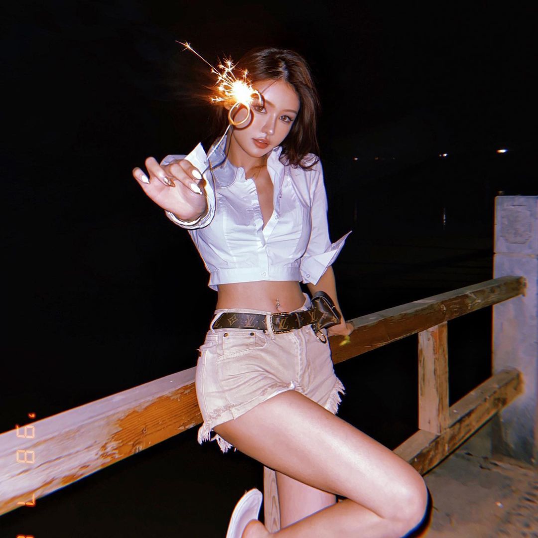 神級長腿妹笑辛火辣魔鬼曲線讓人不淪陷都難 低胸上衣讓雙峰呼之欲出-第1章-图片4
