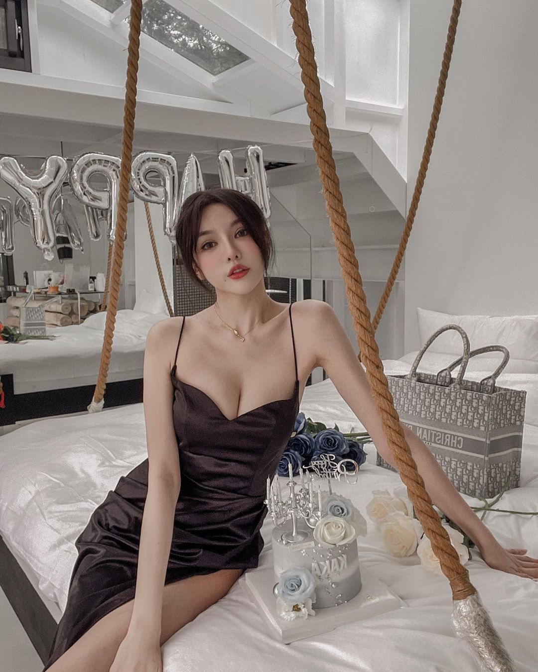 正妹KAKA陳咖喀二次元身材現實體現!完美的「美胸畫面」好有女人味!-第1章-图片2