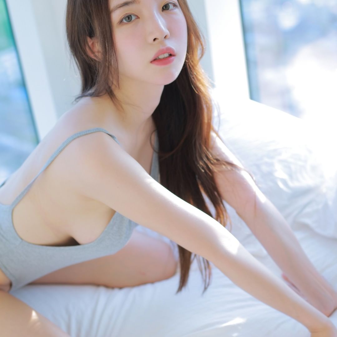 正妹「rina」翹臀嫩乳好身材！撩人模樣彷彿邀你過來溫暖她！-第1章-图片19