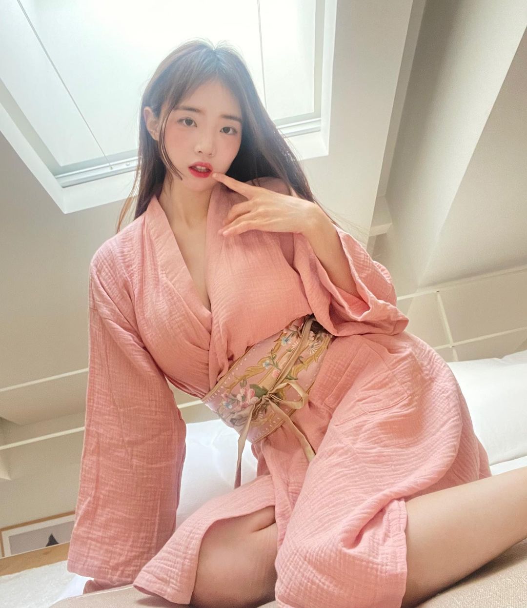 正妹「rina」翹臀嫩乳好身材！撩人模樣彷彿邀你過來溫暖她！-第1章-图片20
