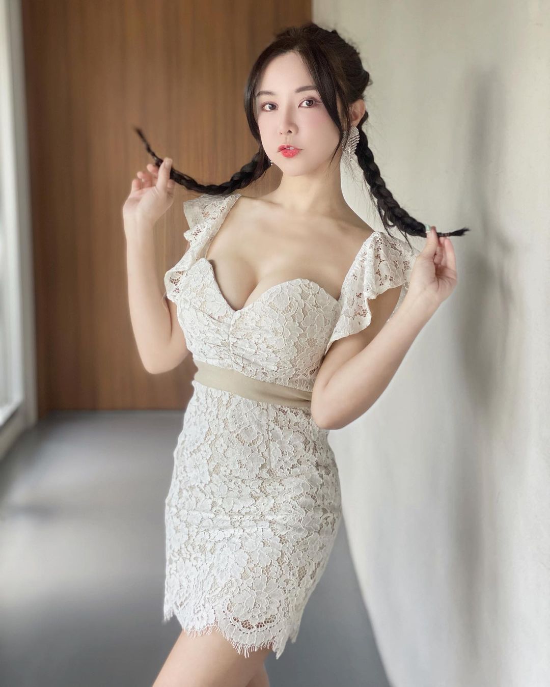 腰瘦腿精巫苡萱濃濃女友感太迷人,身材讓人瞬間提神!甜甜一笑超吸粉!-第1章-图片1