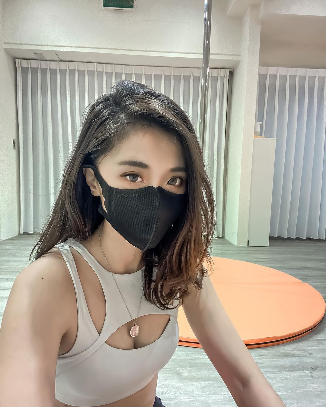 Yunw sexy and not losing sweetness, smiling with