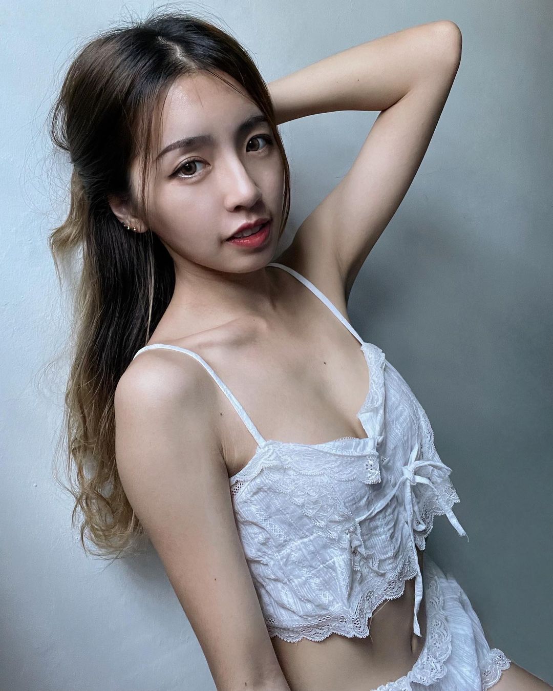 骨感辣妹藝庭展現性感健康美,各種「背心+事業線」穿搭讓人暈了-第1章-图片9