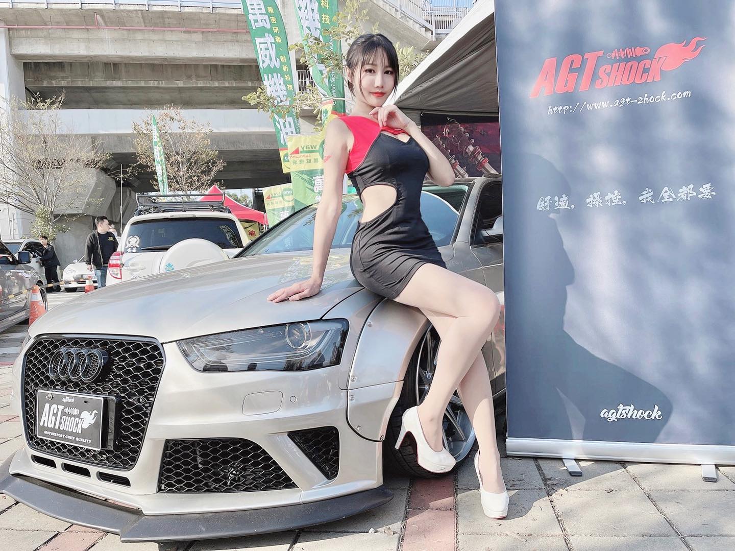吐司妹允允「立體五官」顏值好高,還有超修長辣腿!自拍時的爆乳照太殺了!-第1章-图片3
