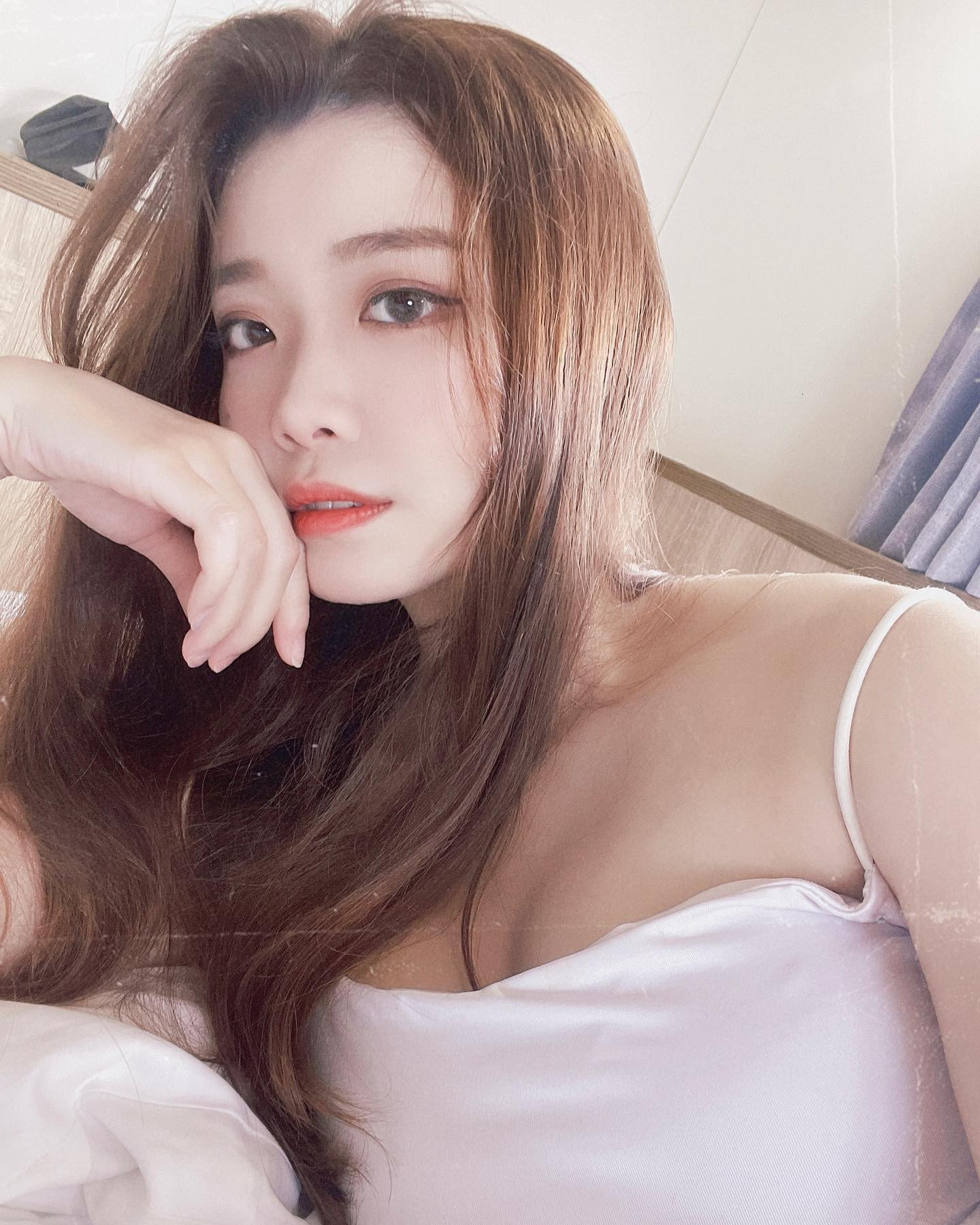 豆豆簡妤恩雪白美乳深V泳衣包不住,「飽滿美乳」快溢出畫面-第1章-图片9