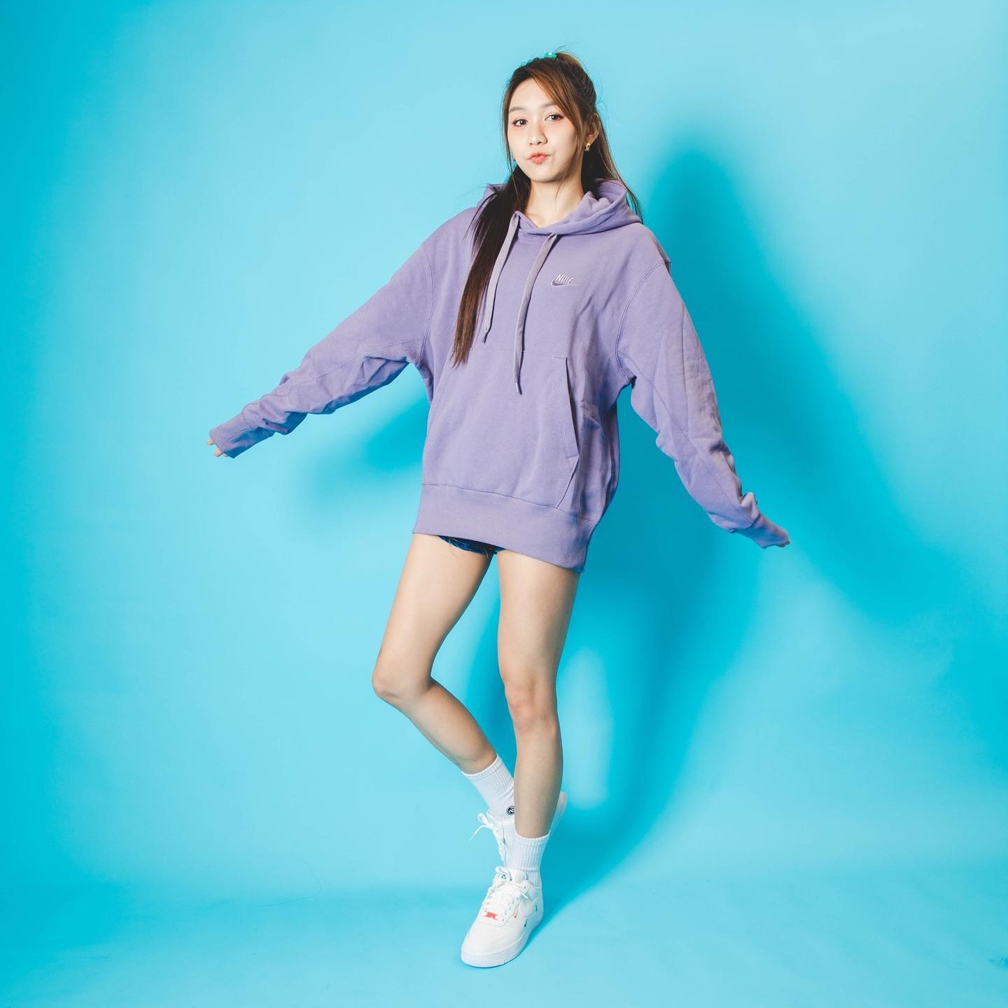 甜美長腿正妹Becca陳婷婷上圍好豐滿搭配事業線,實在太極品了!-第1章-图片1