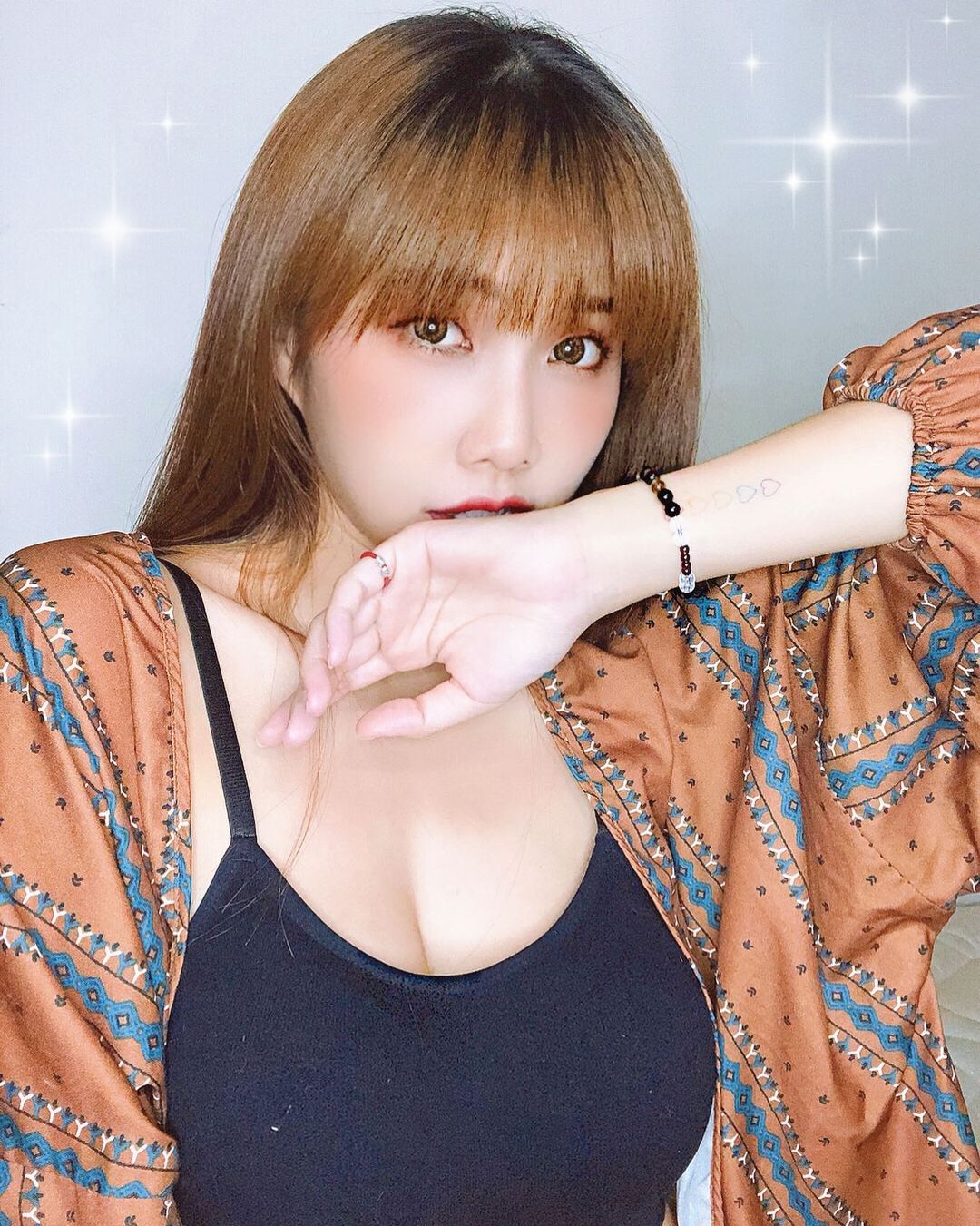 慕霏迷人S曲線養眼到極點!能甜美清新也能火辣逼人,「纖腰+雪乳」讓人尻到出血也甘願-第1章-图片2