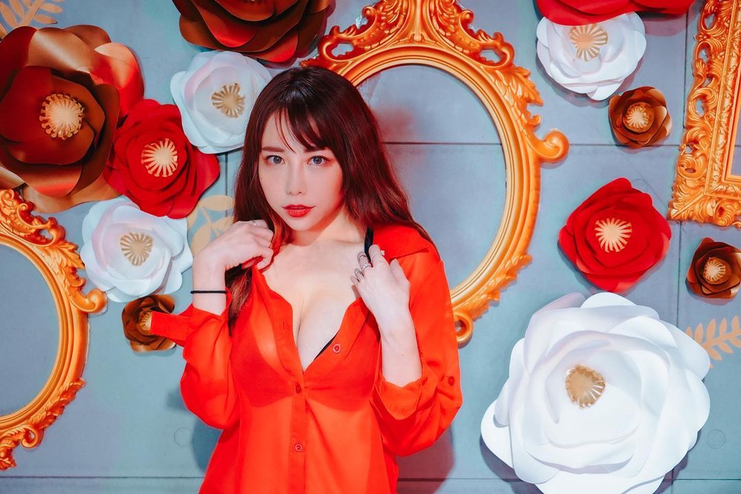 小惡魔系董梓甯纖腰配長腿 乳量飽滿香醇味撲鼻,渾圓深溝「畫面超洶湧」~-第1章-图片1