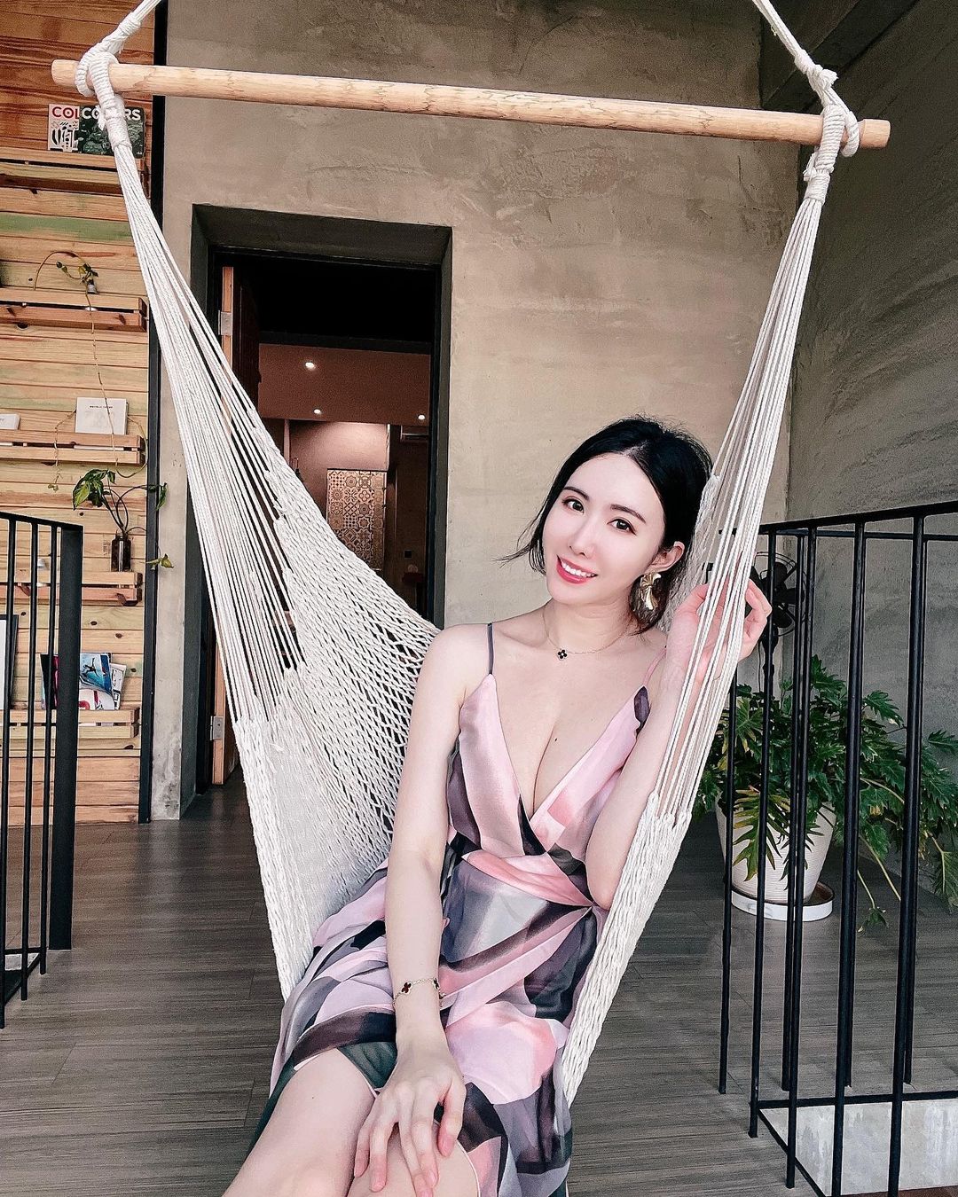 Long-legged gorgeous Dorachai