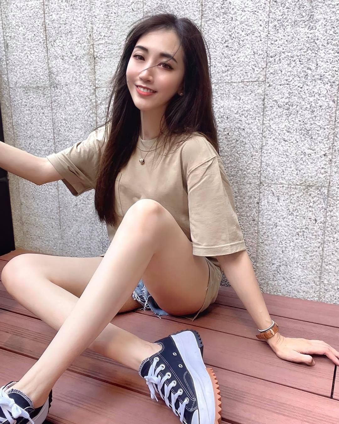 甜美系JingLu菁菁超窈窕曲線「香肩好吸引人」!修長腿部比例「視覺好震撼」!-第1章-图片6