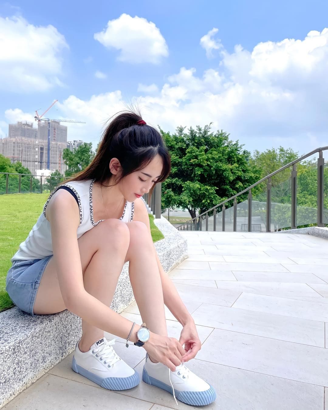 甜美系JingLu菁菁超窈窕曲線「香肩好吸引人」!修長腿部比例「視覺好震撼」!-第1章-图片7