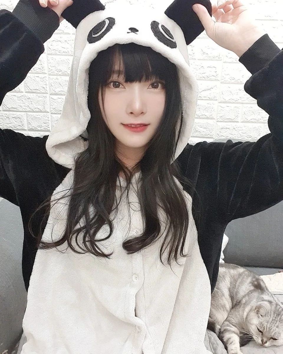 正妹林芙芙渾圓好身材衣物完全擋不住! 甜美顏值超靈氣,燦爛笑容迷倒大家了!-第1章-图片1