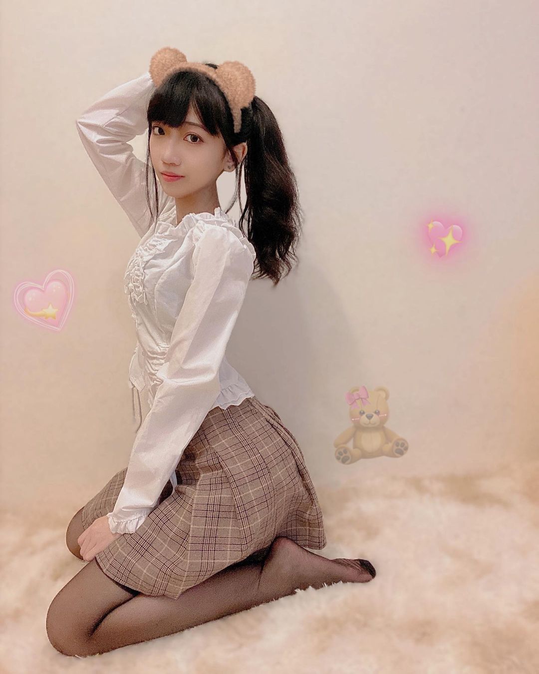 甜美萌妹若草不科學長腿讓人過目不忘,甜甜微笑就要把魂勾走-第1章-图片3