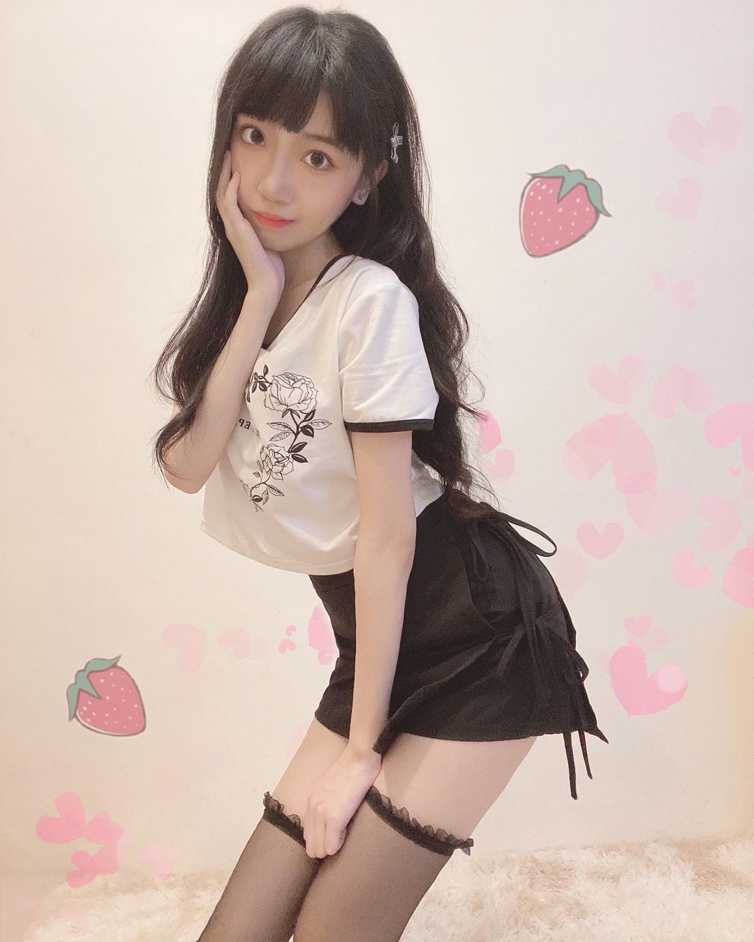 甜美萌妹若草不科學長腿讓人過目不忘,甜甜微笑就要把魂勾走-第1章-图片4