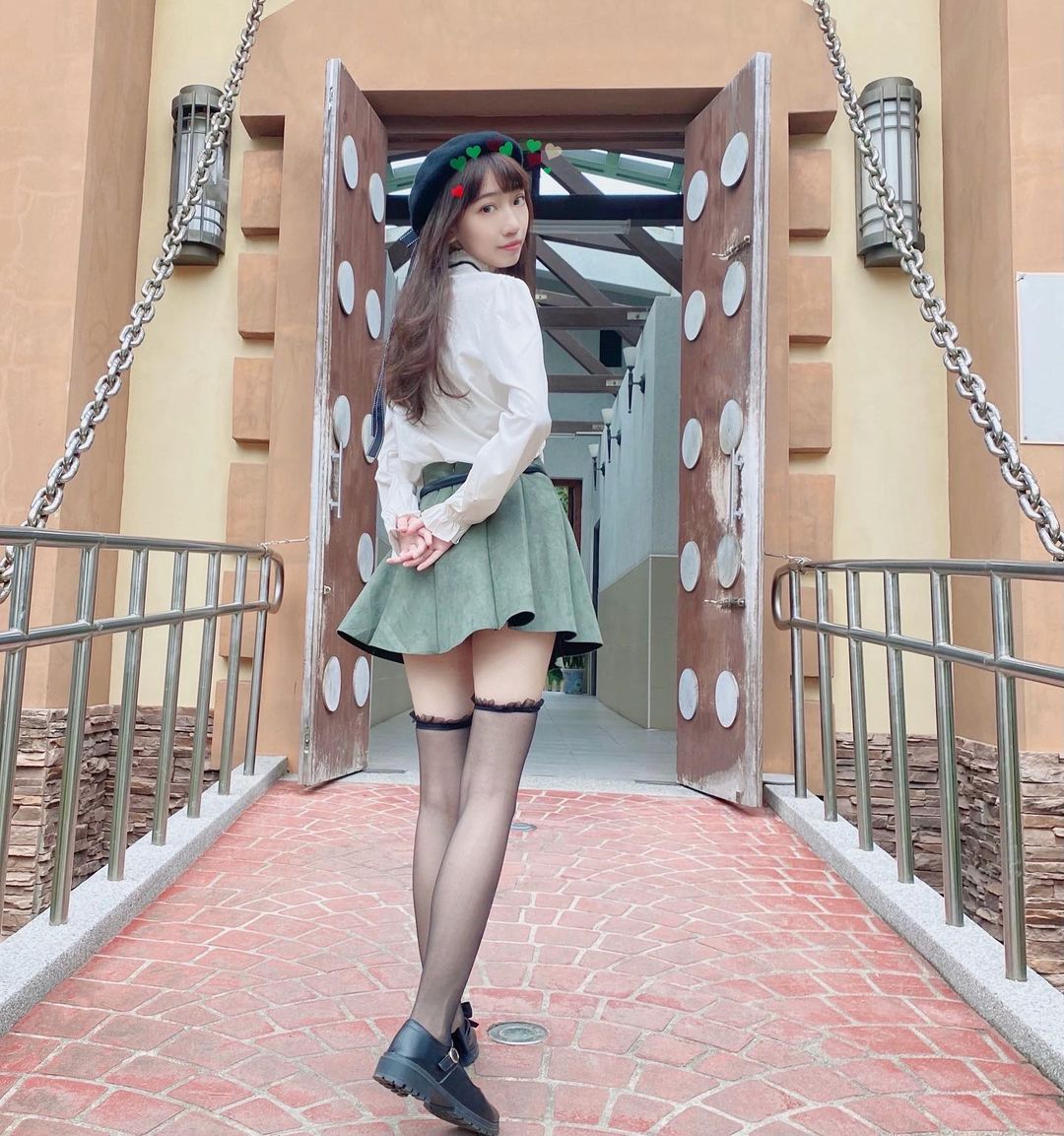 甜美萌妹若草不科學長腿讓人過目不忘,甜甜微笑就要把魂勾走-第1章-图片7