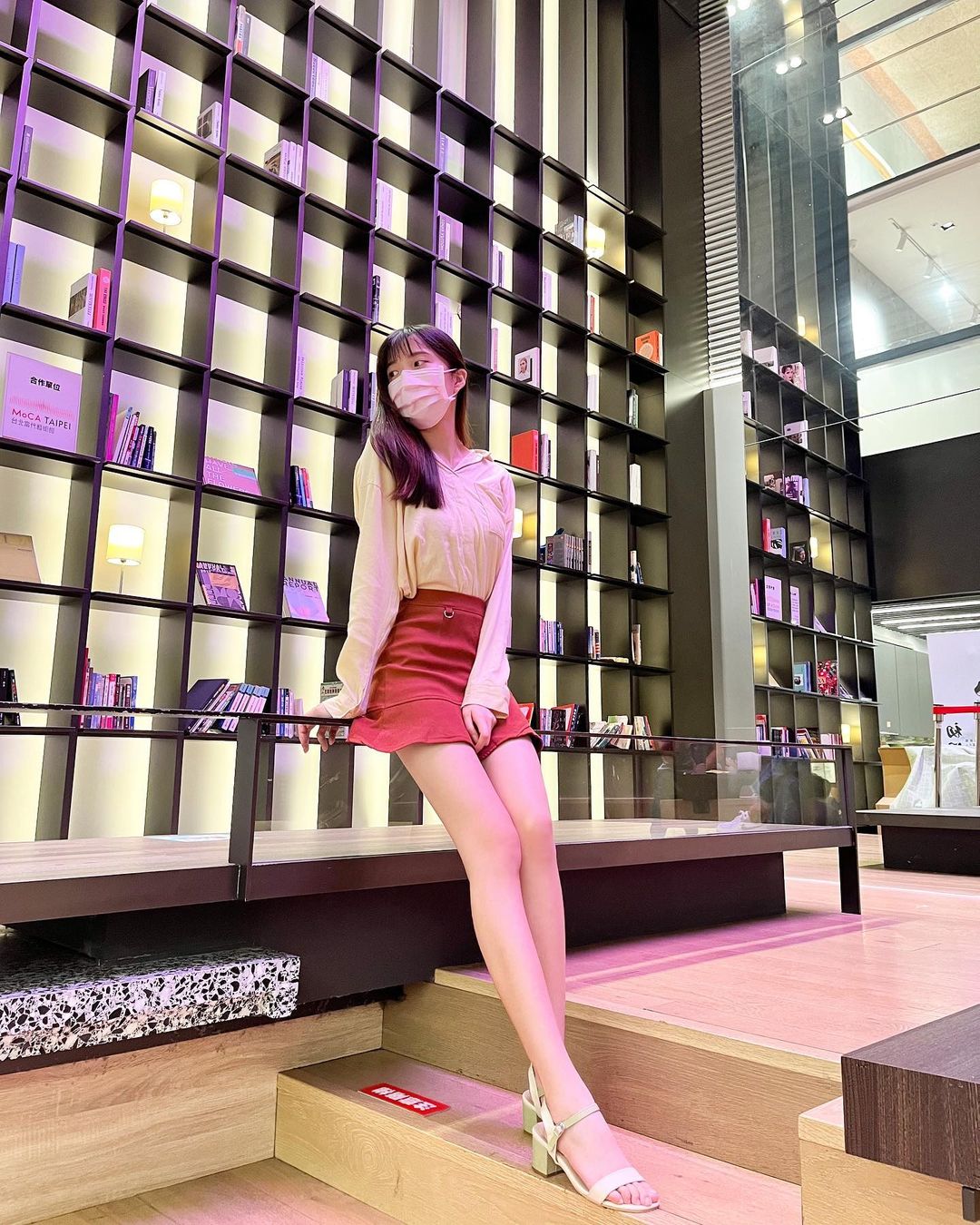 氣質口口口萱萌系「白嫩美體」讓人想好好疼愛! 養眼逆天長腿「曲線太優質」!-第1章-图片8