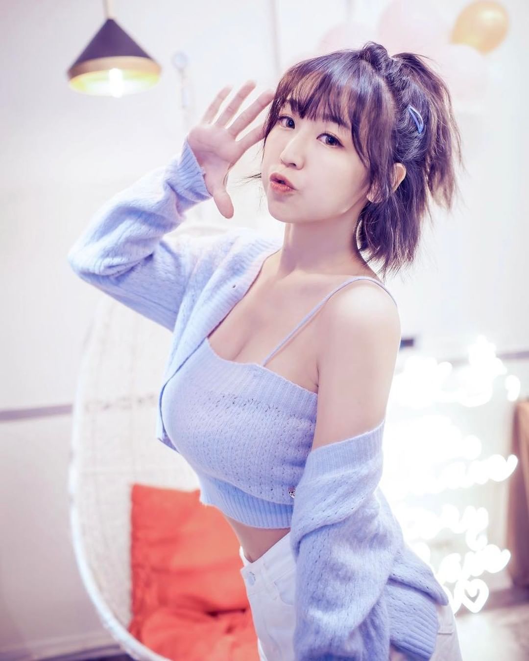 清新妹子希希CC「透視開胸V」太正點,小露圓乳深溝全場最辣!-第1章-图片3