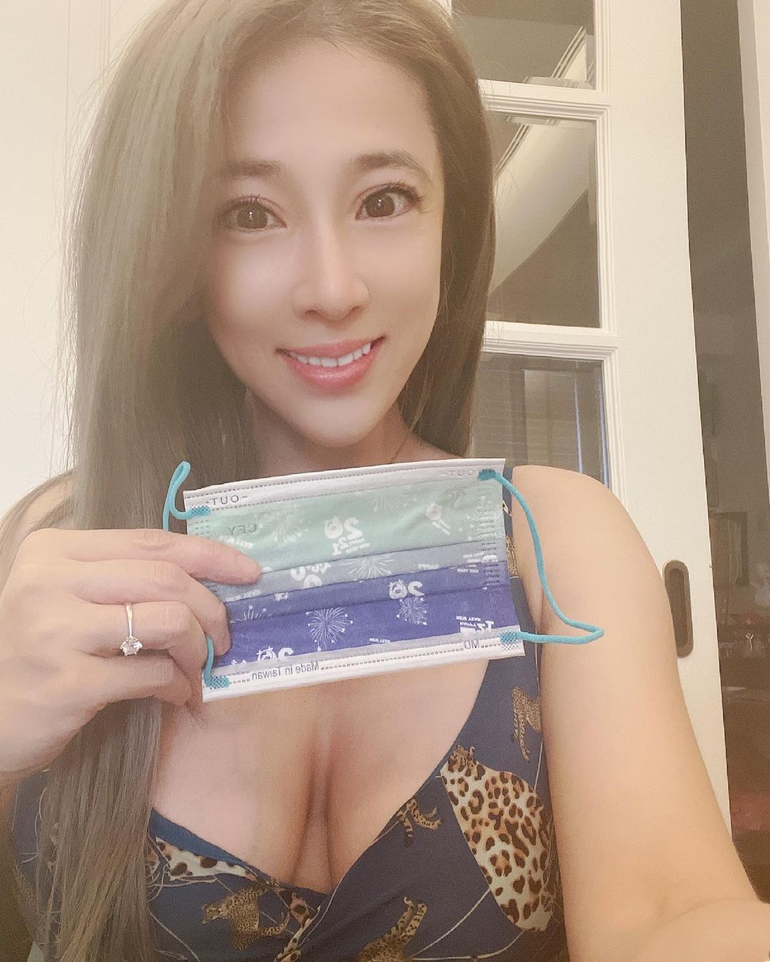 林家嘉飽滿形狀太兇了!胸型又大又渾圓! 惹火自拍視角「雙乳要蹦出」!-第1章-图片8